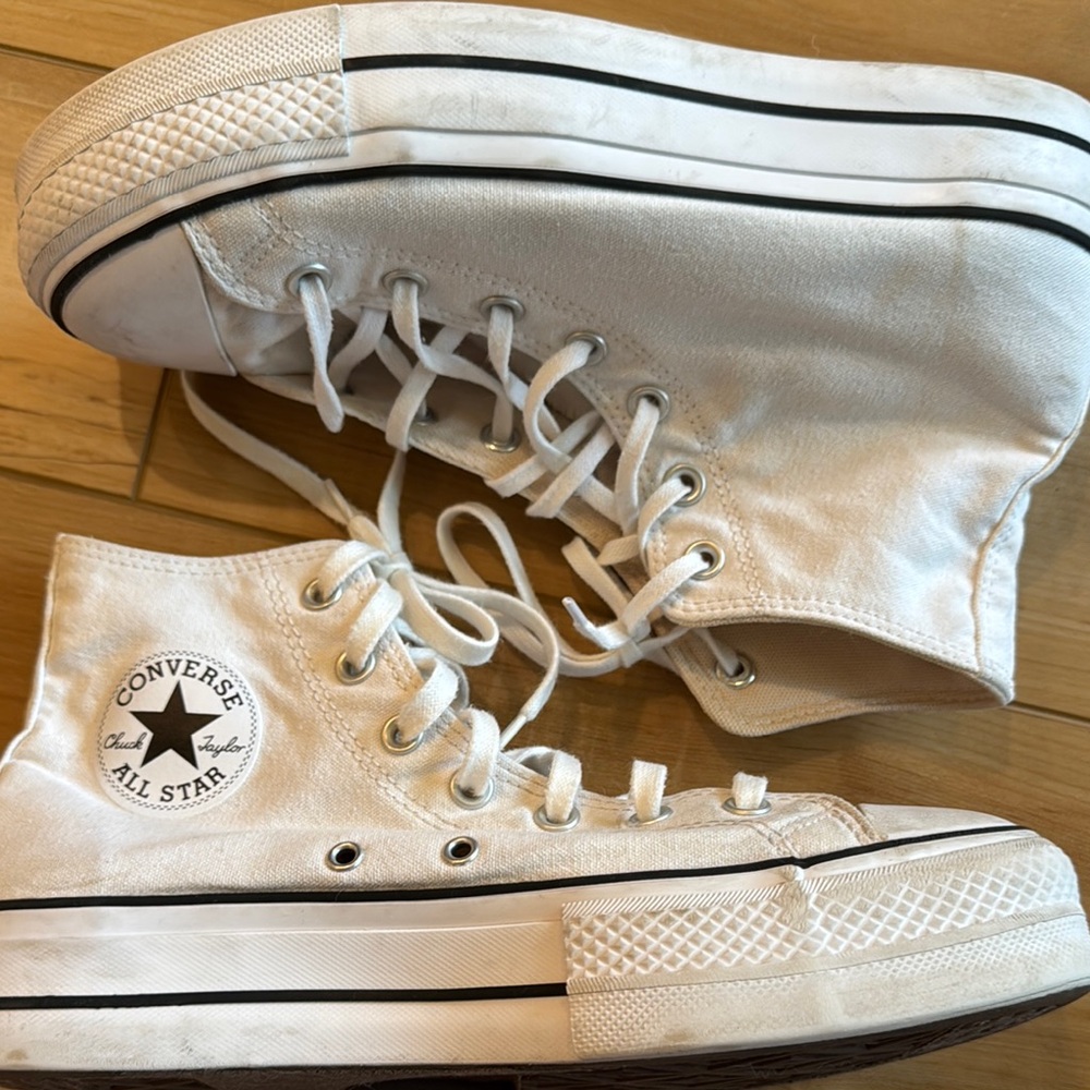 Converse Classic White High-Top platformed  SIZE 9.5